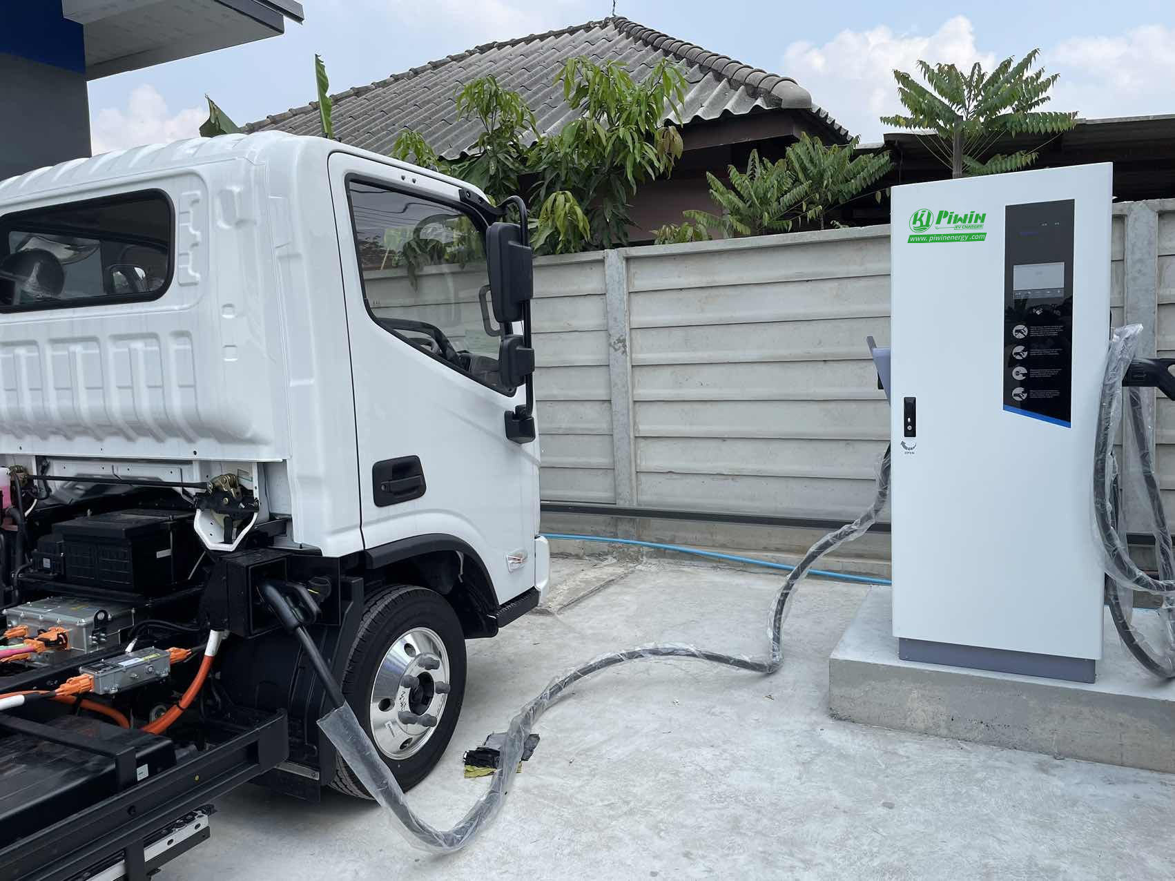 Commercial electric truck charging at Pilot x Piwin DC EV Charging Station in Japan.